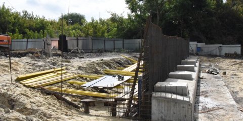 На мосту через Свиягу в створе улиц Шевченко  - Смычки приступили к сооружению пятой опоры