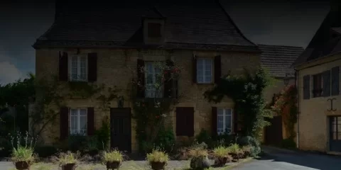 Ульяновские полицейские задержали подозреваемую в совершении кражи очков и драгоценностей у своих подруг