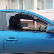 Ночью на ул.Генерала Мельникова разбили стекла у автомобилей