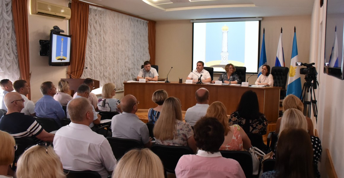 Александр Болдакин призвал руководителей предприятий организовать диспансеризацию сотрудников на рабочих местах