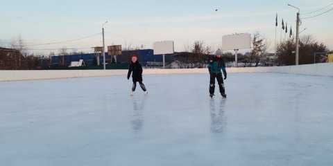 В Ульяновске продолжается заливка хоккейных кортов