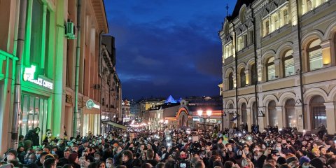 Более 14 000 человек вышли вчера на несанкционированные акции