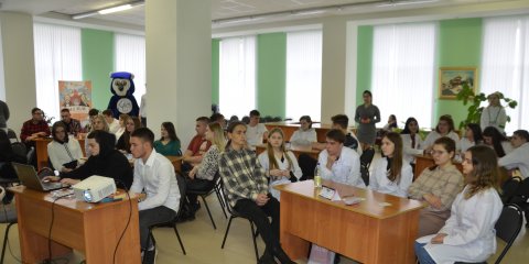Семь команд ульяновских колледжей и техникумов боролись за победу в финале интеллектуальной игры "Что? Где? Когда?"