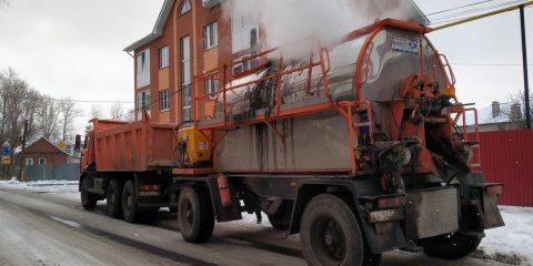 В Ульяновске ремонтируют проезжую часть между трамвайными рельсами