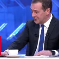 Медведев: "Деньги есть". "Где деньги, Дмитрий Анатольевич?"