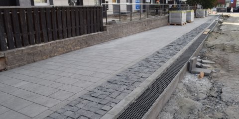 Ульяновскую улицу Федерации мостят плиткой