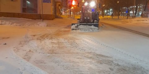 В ночь на 12 января со снегопадом в Ульяновске боролись 98 единиц техники