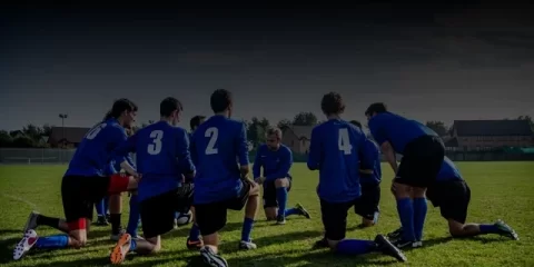 В селе Карлинское демонтируют самовольно установленную металлическую будку