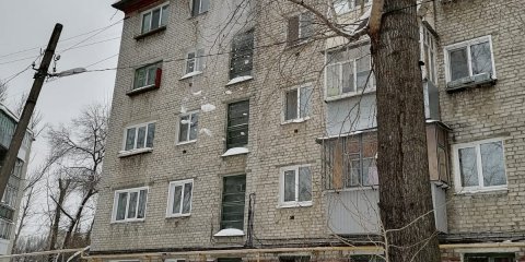 Управляющие компании Ульяновска очищают кровли домов от снега