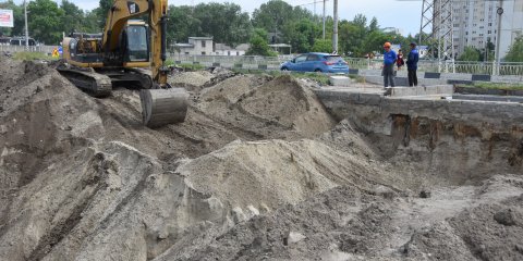 На улице Минаева проходит демонтаж путепровода