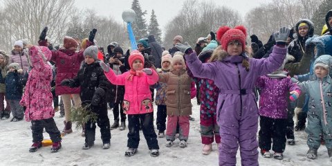 В ульяновском парке &laquo;Семья&raquo; открылся каток и новогодняя елка