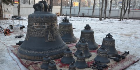 В Ульяновске на храм Александра Невского устанавливают колокола