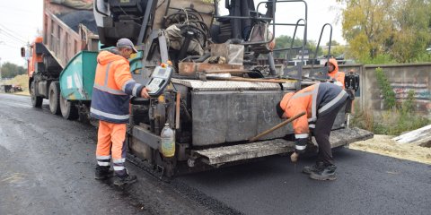 У &laquo;минаевского&raquo; моста асфальтируют объездную дорогу