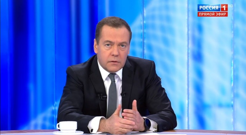 Медведев об Интернете: "Следить за этой поляной необходимо"