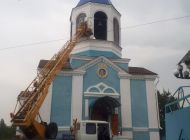 В луганском Лутугино ульяновские энергетики налаживают свет в храмах