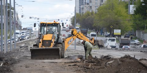 На мосту на улице Минаева завершается демонтаж трамвайных путей
