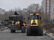 На новой дороге по улице Аблукова начат монтаж системы освещения