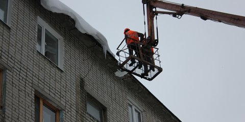 В Ульяновске от сосулек и снега очищены кровли 171 многоквартирного дома