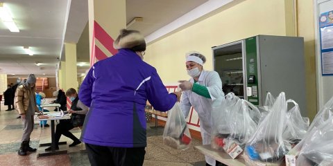 В школах Ульяновска выдают продовольственные наборы для учащихся