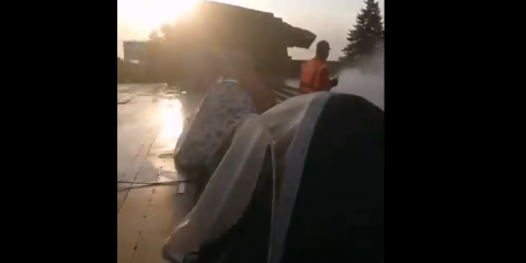 &laquo;Дорремстрой&raquo; продезинфицировал площадь с протестующими коммунистами