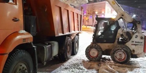Ночью в Ульяновске вывозили снег с 18 улиц