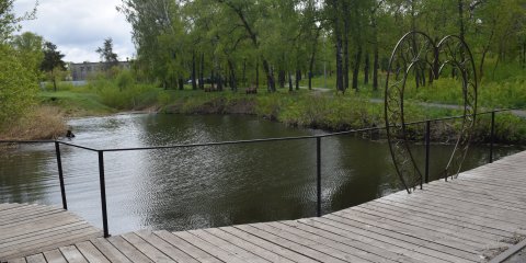 В сквере на Опытном поле продолжается благоустройство пруда