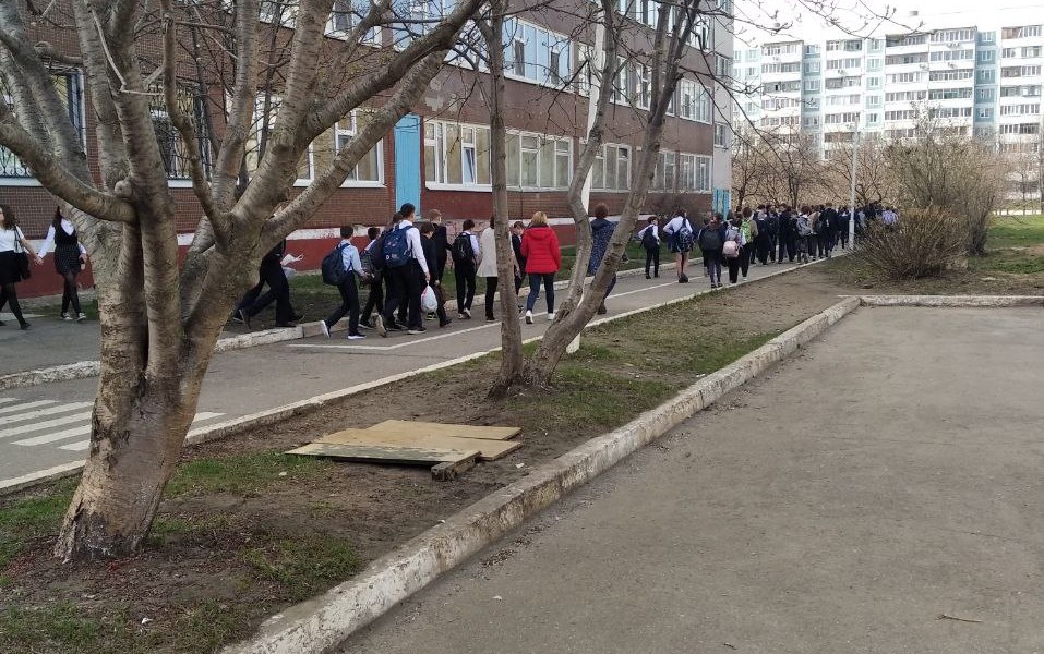 Три ульяновские школы эвакуированы после анонимного сообщения о минировании Три ульяновские школы эвакуированы после анонимного сообщения о минировании