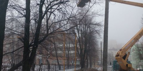 Последствия ледяного дождя в Ульяновске устраняет 12 бригад