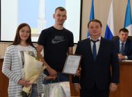 Молодым семьям Ульяновска вручили жилищные сертификаты