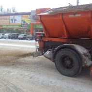 В Ульяновске продолжается обработка дорог противогололёдными реагентами