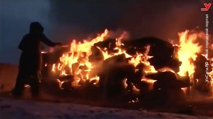 Шаманы принесли в жертву пять верблюдов во имя России Шаманы принесли в жертву пять верблюдов во имя России