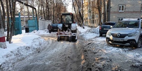 В районы Ульяновска направлена спецтехника для уборки внутриквартальных проездов