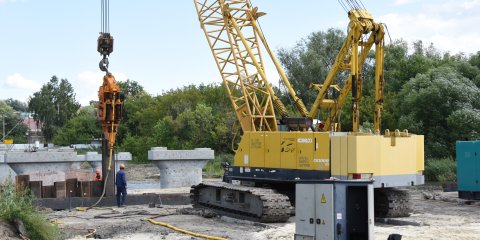 На новом мосту в створе улиц Шевченко и Смычки готовы семь монолитных опор из восьми