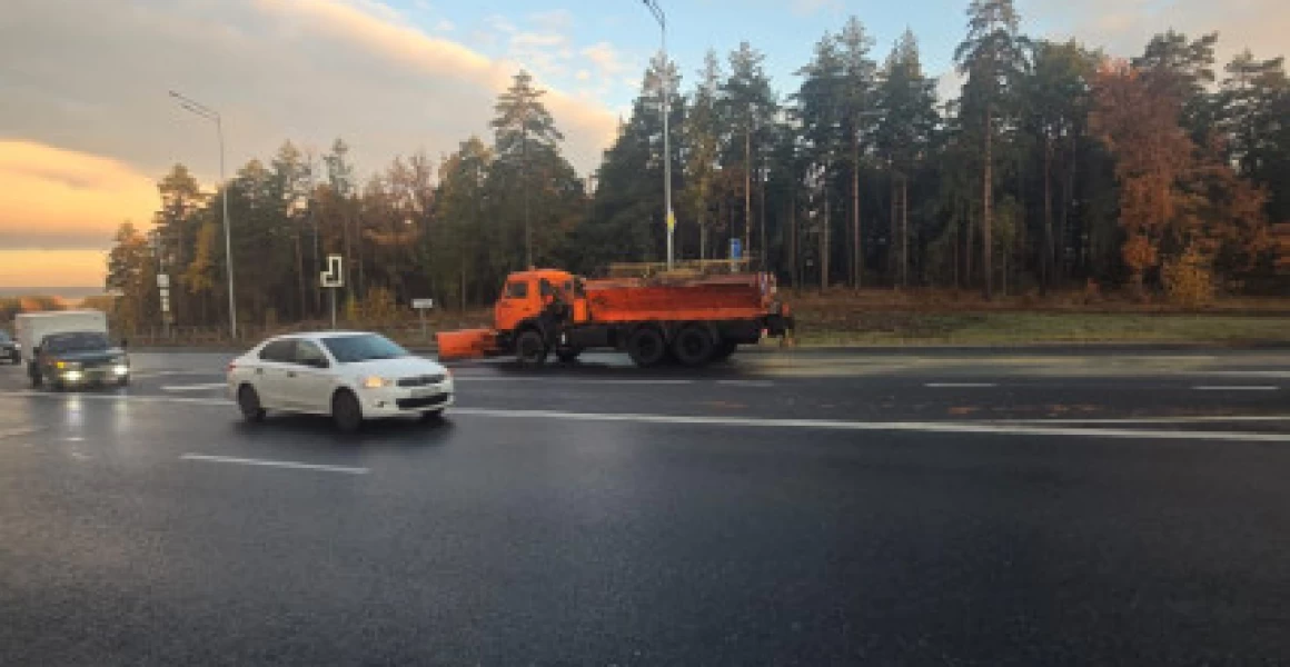 В Ульяновске началась противогололёдная обработка дорог В Ульяновске началась противогололёдная обработка дорог