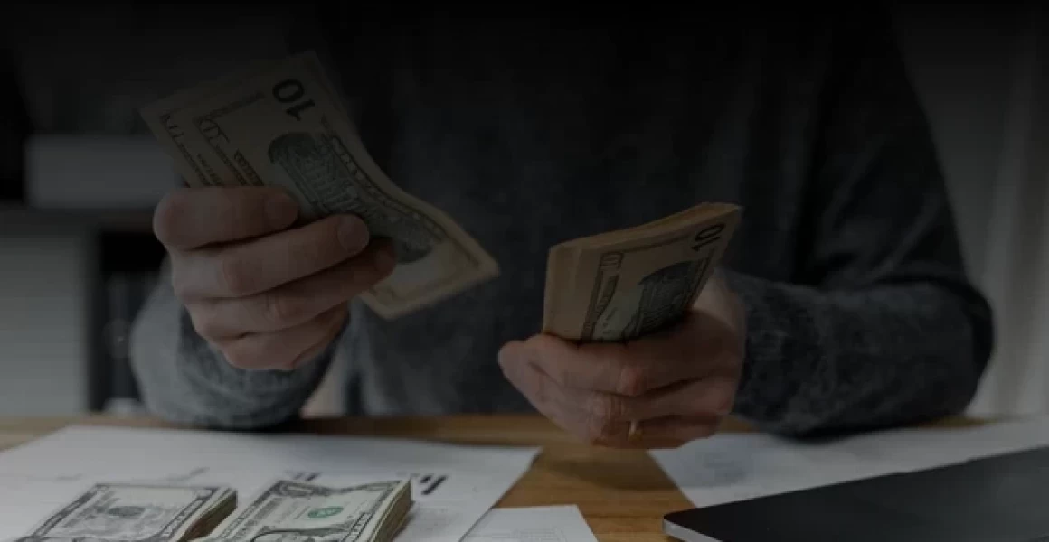 Ульяновские полицейские задержали подозреваемую в совершении хищения женской сумки и денежных средств с банковской карты Ульяновские полицейские задержали подозреваемую в совершении хищения женской сумки и денежных средств с банковской карты