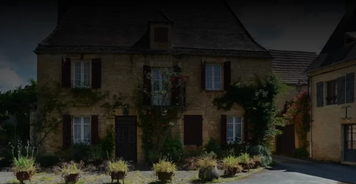 Ульяновские полицейские задержали подозреваемую в совершении кражи очков и драгоценностей у своих подруг Ульяновские полицейские задержали подозреваемую в совершении кражи очков и драгоценностей у своих подруг