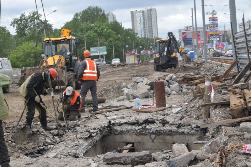 На «минаевском» мосту демонтировано 40 квадратных метров железобетонных конструкций