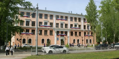 33 школу хотят "снести", переселив учеников в школу №52