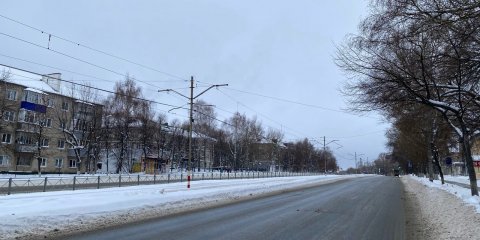 Минувшей ночью дорожные службы очистили от снега основные городские магистрали