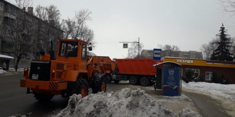 Ульяновские дорожники усиливают очистку остановок и пешеходных переходов