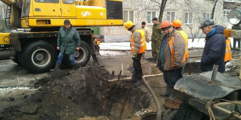 В Железнодорожном районе завершается устранение утечки на сети ХВС