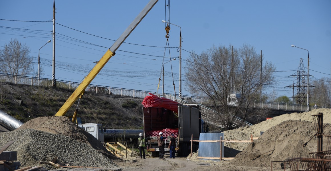 В выходные дни на улице Минаева продолжается ремонт моста