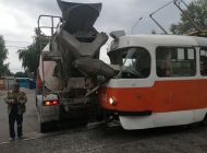 В Ульяновске автобетоносмеситель столкнулся с трамваем