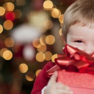 Ульяновских детей из малообеспеченных семей обеспечат новогодними подарками