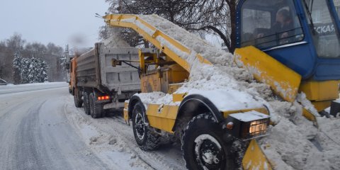 Днём 17 января ульяновские дорожники вывозят снег с семи улиц