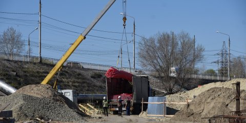 В выходные дни на улице Минаева продолжается ремонт моста