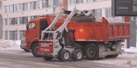 Глава Ульяновска Дмитрий Вавилин поручил до 10 января завершить вывоз снега с магистральных улиц