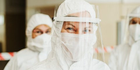 Без прививки от коронавируса могут отказать в оказании медицинской помощи