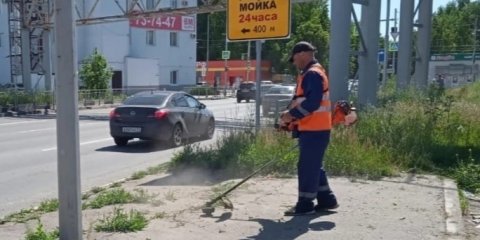 В Ульяновске ведётся покос травы и очистка ливнёвок
