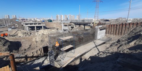 Реконструкция моста по улице Минаева проводится одновременно на пяти участках